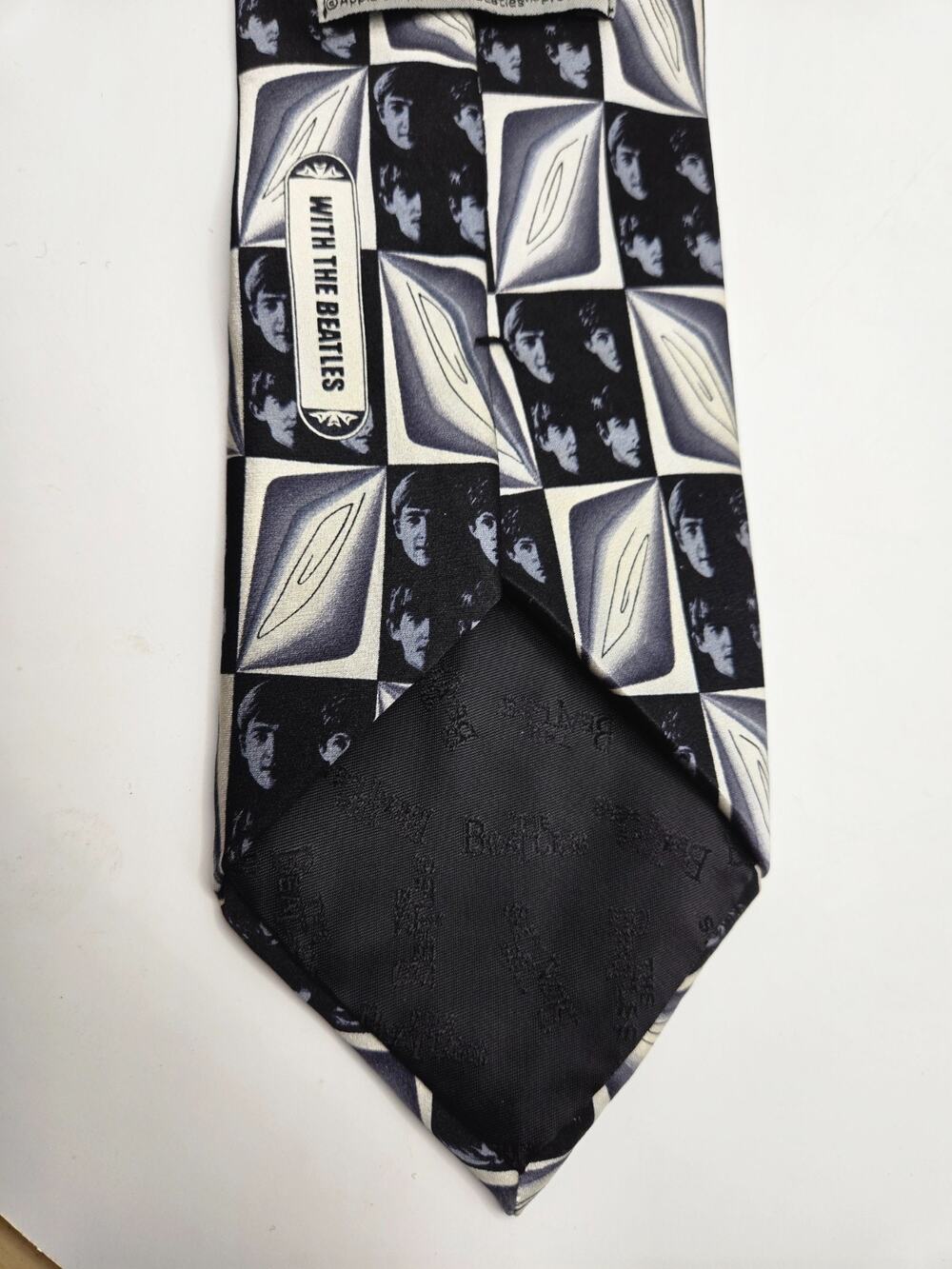 VINTAGE MEET THE BEATLES SILK NECKLACE TIE 100% SILK